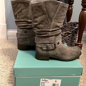 Clark’s leather suede grey boots